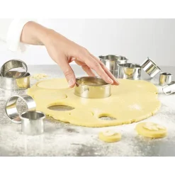 Boîte de 14 découpoirs ronds lisses en inox 2 à 11 cm Mathon