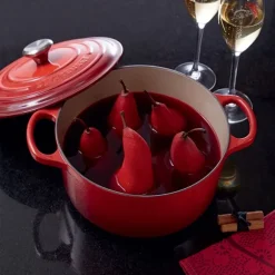 Cocotte fonte rond 26 cm cerise Le Creuset