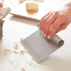 Coupe pâte gradué en inox Mathon