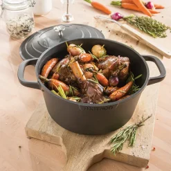 Lot cocotte légère ronde en fonte d'aluminium 24 cm 4,5 L et deux maniques en silicone Mathon