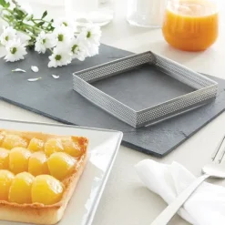 Lot de 2 cercles à tarte perforés en inox carré 12 et 20 cm Mathon