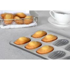 Lot plaque 12 madeleines et plaque 20 madeleinettes en fer blanc Gobel