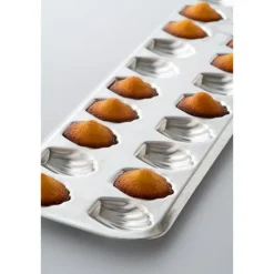 Lot plaque 12 madeleines et plaque 20 madeleinettes en fer blanc Gobel