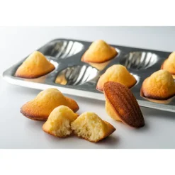 Lot plaque 12 madeleines et plaque 20 madeleinettes en fer blanc Gobel