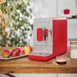 Machine à café avec broyeur et buse vapeur 1350 W BCC02RDMEU rouge Smeg