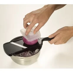 Mandoline réglable avec protège doigts noir Kyocera