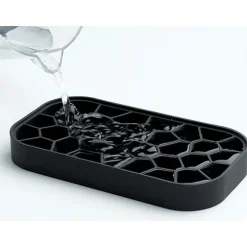 Moule et bac à glaçons Ice Box en silicone souple et plastique noir 132 glaçons Lékué