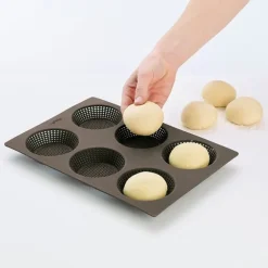 Plaque perforée 6 petits pains ronds en silicone Lékué