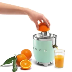 Presse-agrumes électrique 70 W CJF11PGEU vert d'eau Smeg