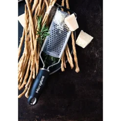 Râpe à fromage à gros grains Gourmet noire Microplane