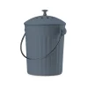 Seau à compost avec filtres à charbon